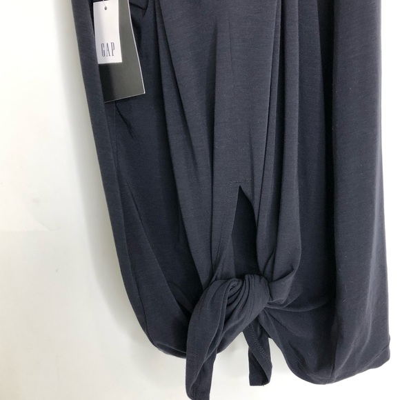 GapFit Black Workout Tank Twisted back - Picture 4 of 6